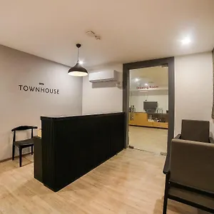 https://oyo-townhouse18557-sector-twenty-seven.top-gurgaonhotels.com